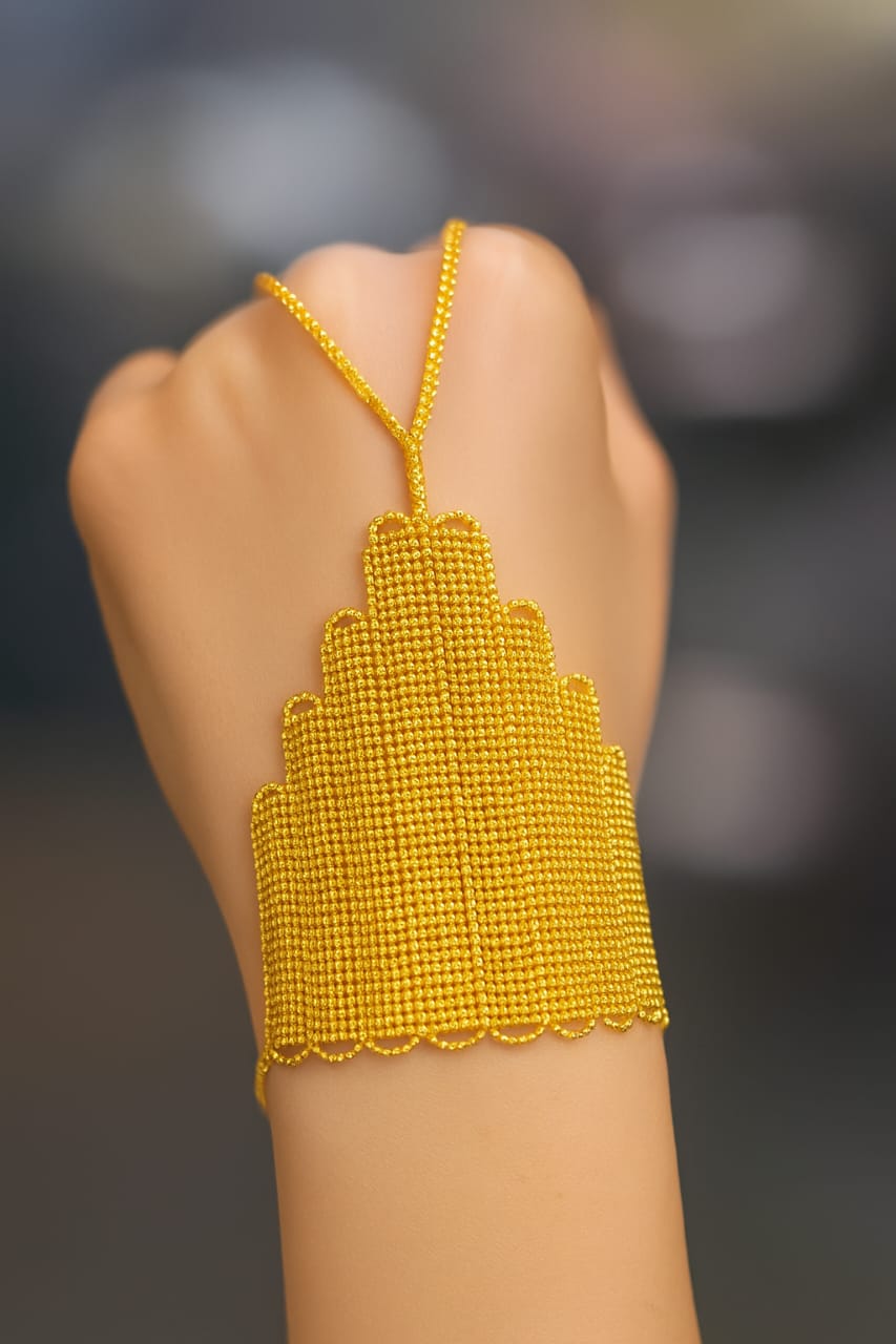 Luxury Gold Mesh Hand Chain Bracelet – Elegant Statement Jewelry